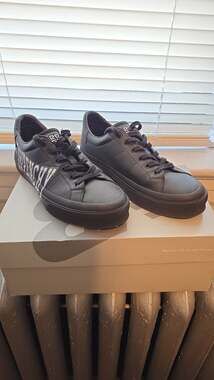 Givenchy City Court Logo Leather Low-Top Sneakers Black
